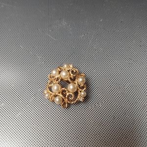 Marvella pearl gold fashion brooch pin mcm 1.5inches
